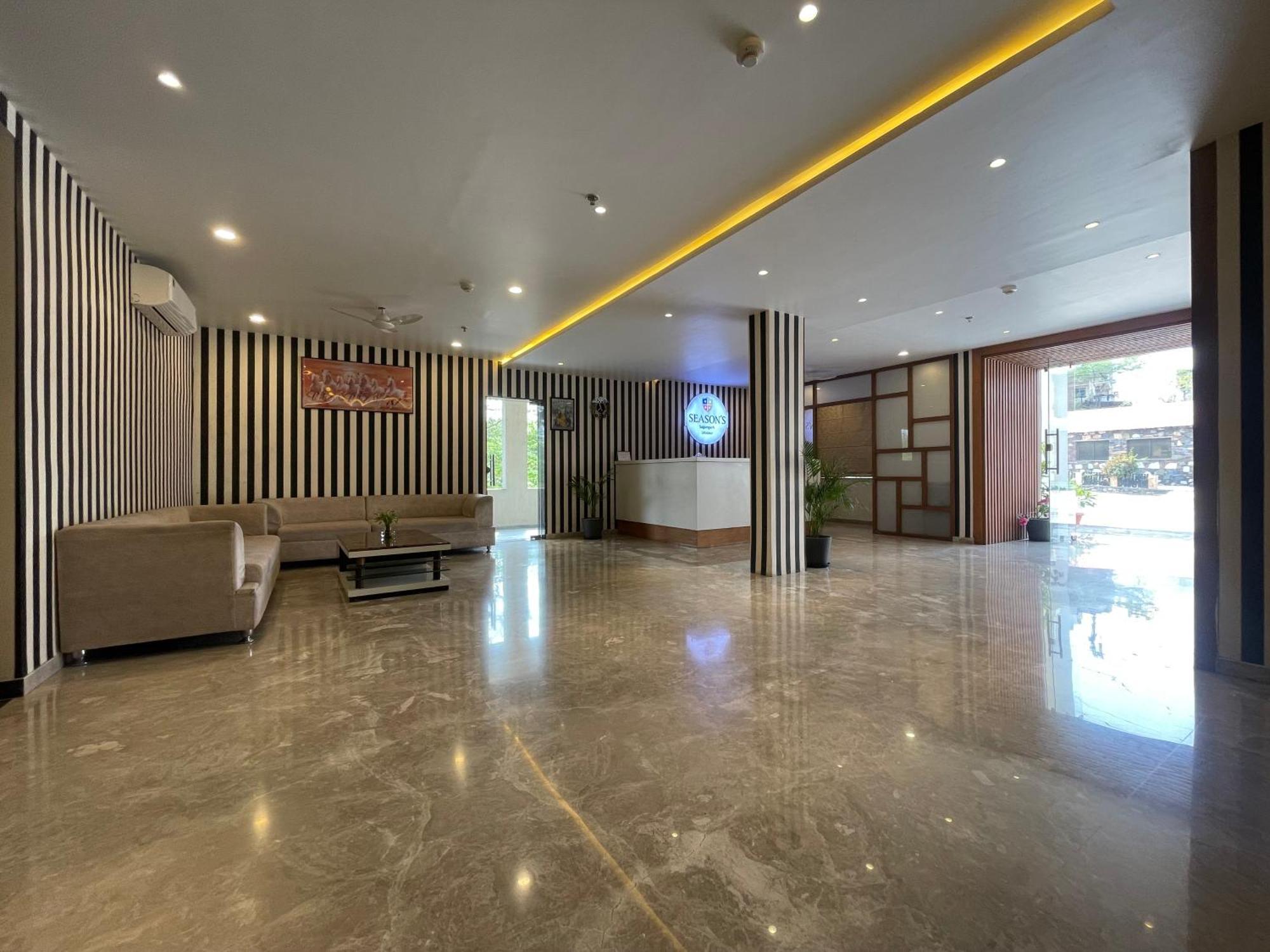 Hotel Seasons Sajjangarh Udaipur Esterno foto